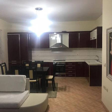 טיראנה Lovely 2 Bedroom Apartment מראה חיצוני תמונה