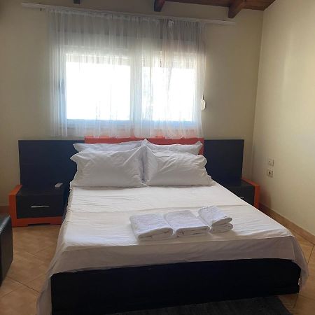 טיראנה Lovely 2 Bedroom Apartment מראה חיצוני תמונה