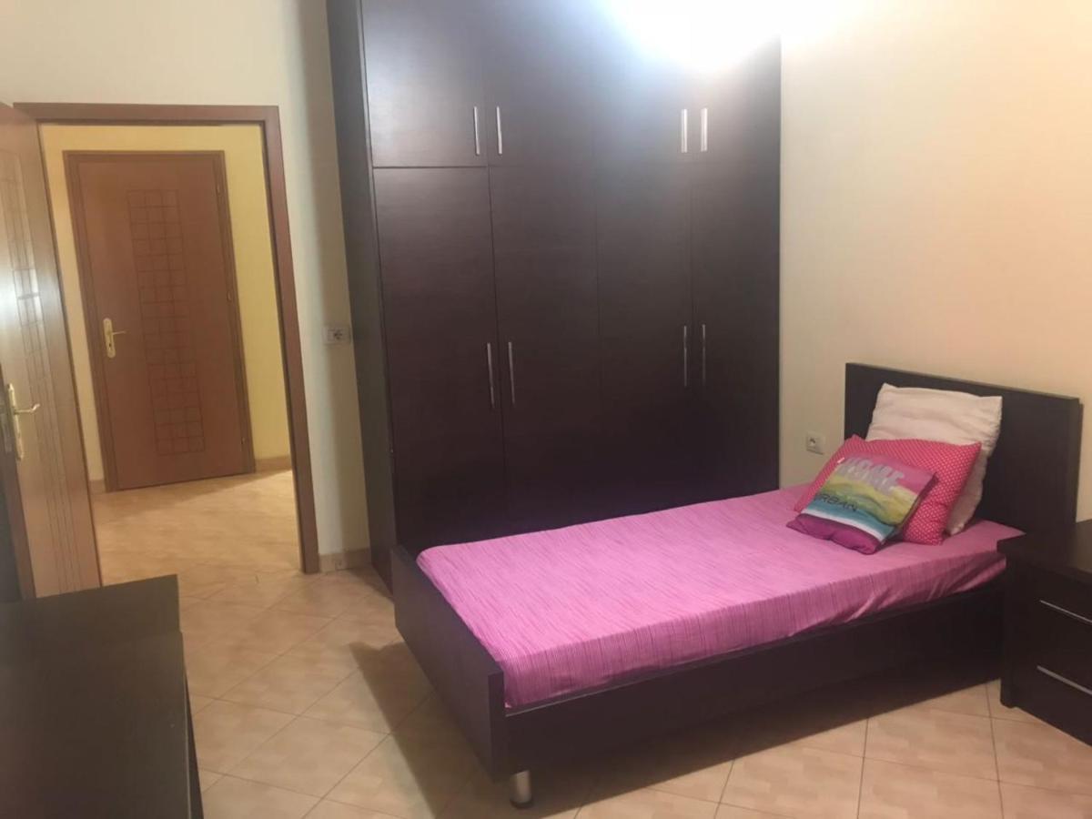 טיראנה Lovely 2 Bedroom Apartment מראה חיצוני תמונה
