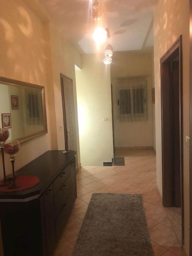 טיראנה Lovely 2 Bedroom Apartment מראה חיצוני תמונה