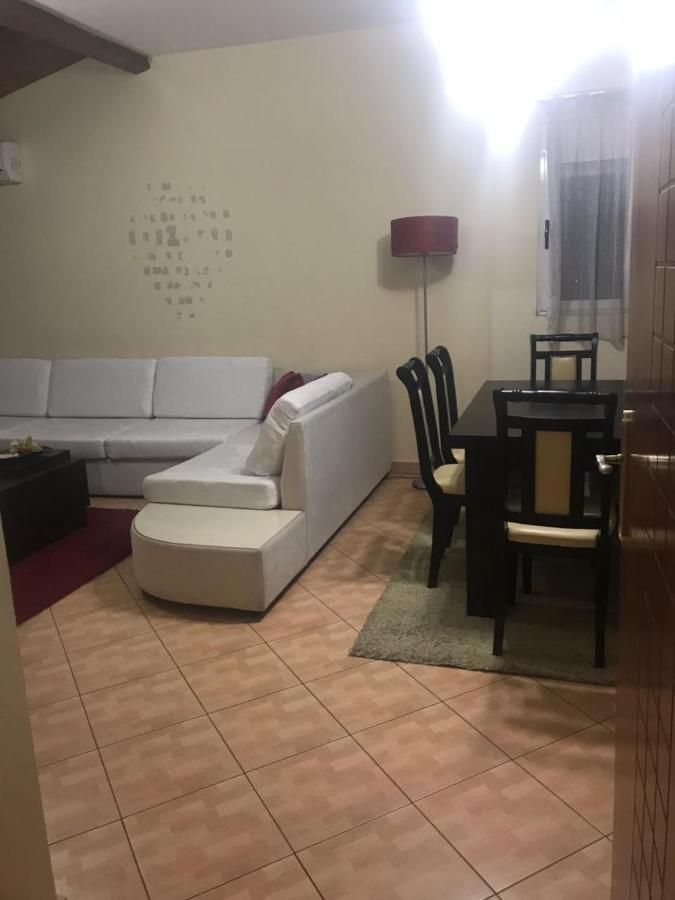 טיראנה Lovely 2 Bedroom Apartment מראה חיצוני תמונה